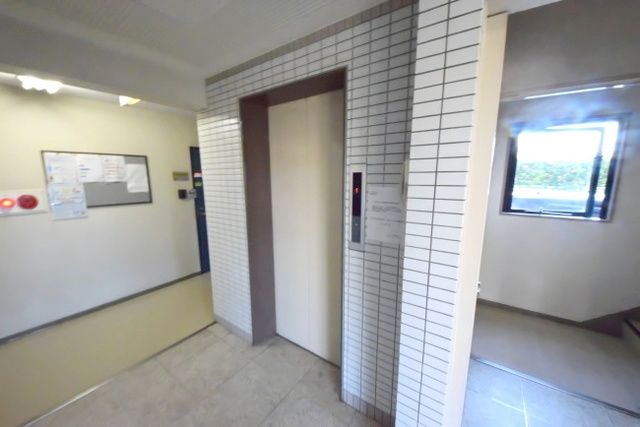 ロビー　エレベーター１基