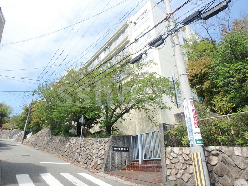 中学校　神戸市立長峰中学校（中学校）まで455m