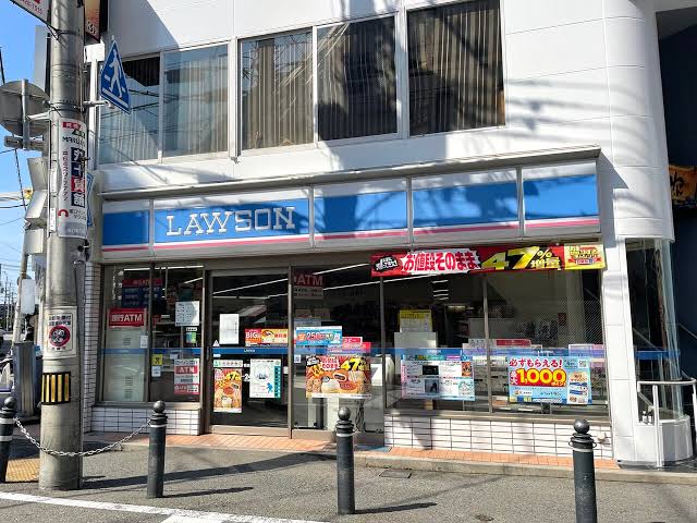 コンビニ　ローソン阪急塚口駅前店（コンビニ）まで272m