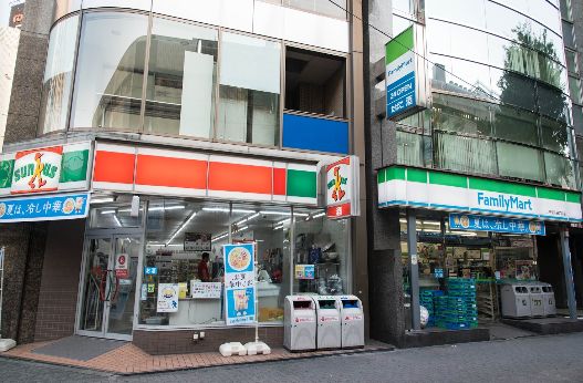 コンビニ　ファミリーマート上野駅入谷口店（コンビニ）まで204m