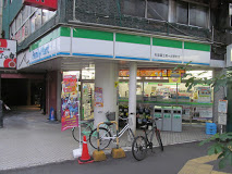 コンビニ　ファミリーマート 杉並富士見ヶ丘駅前店（コンビニ）まで351m
