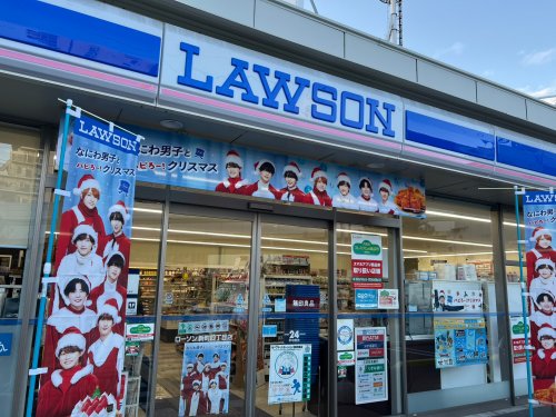 コンビニ　ローソン新町４丁目店（コンビニ）まで215m