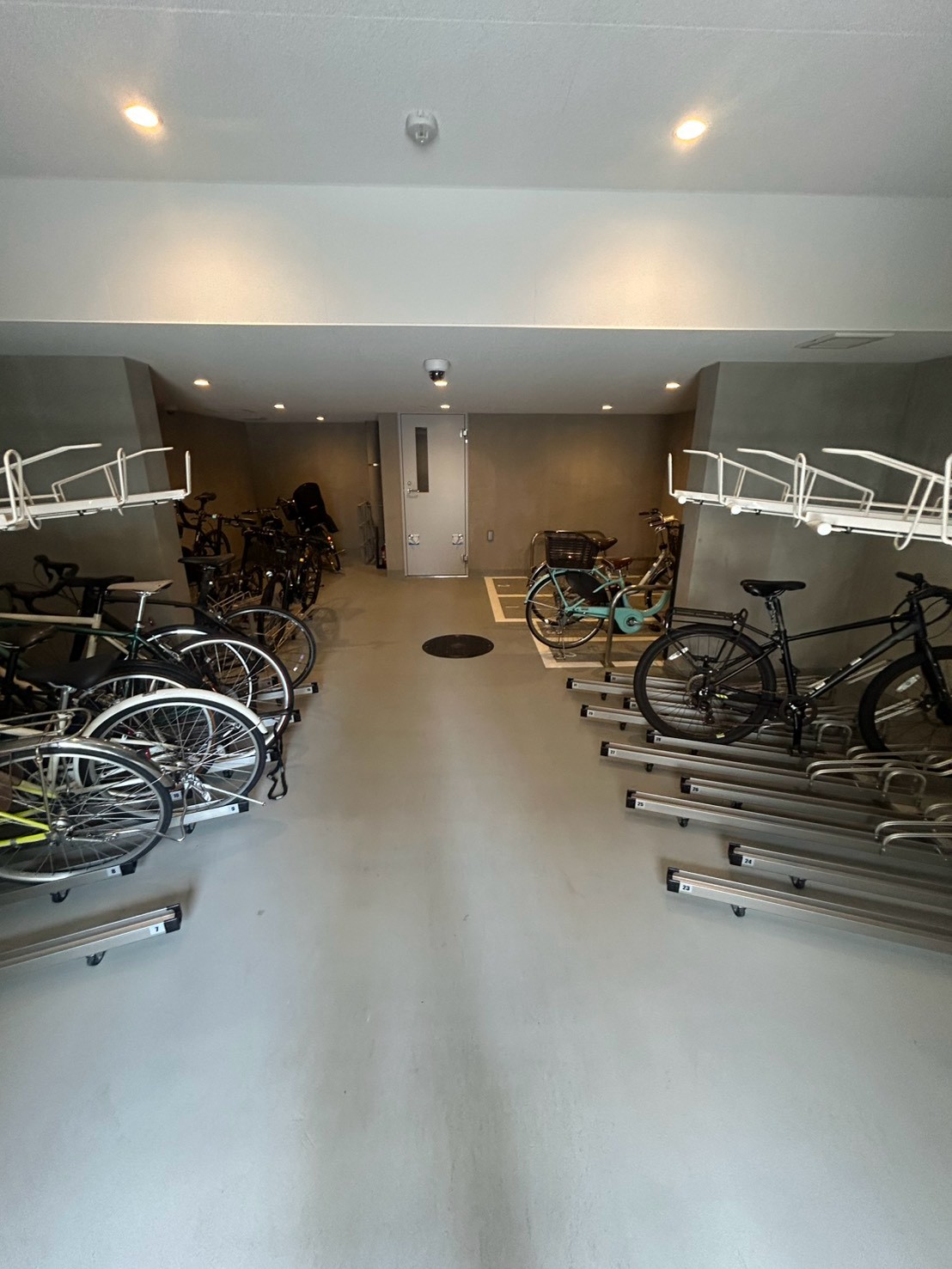 駐車場　■駐輪場
