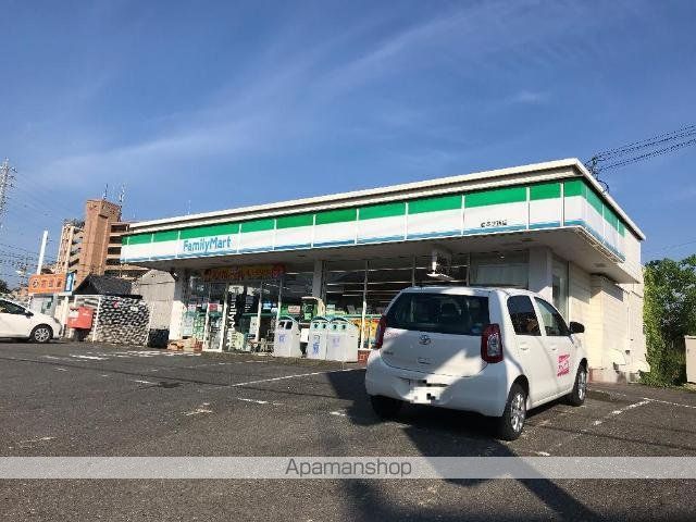 コンビニ　ファミリーマート（コンビニ）まで835m