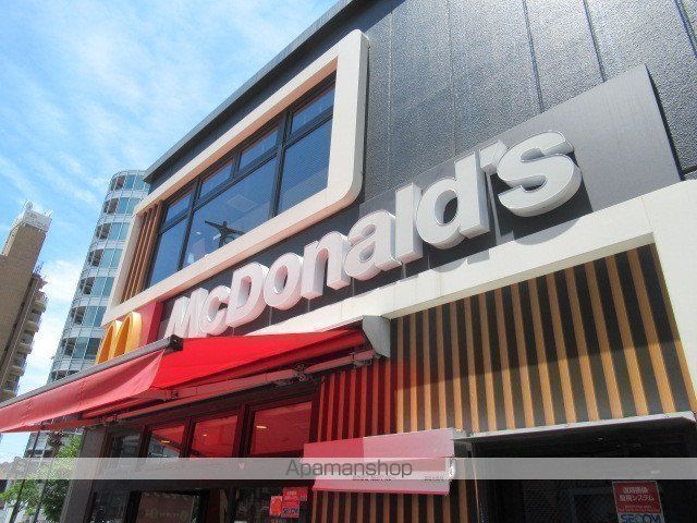 飲食店　マクドナルド 新中野店（飲食店）まで373m