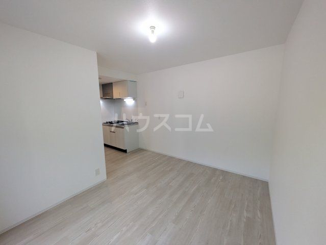 ジーメゾン厚木愛甲カウスの居間写真