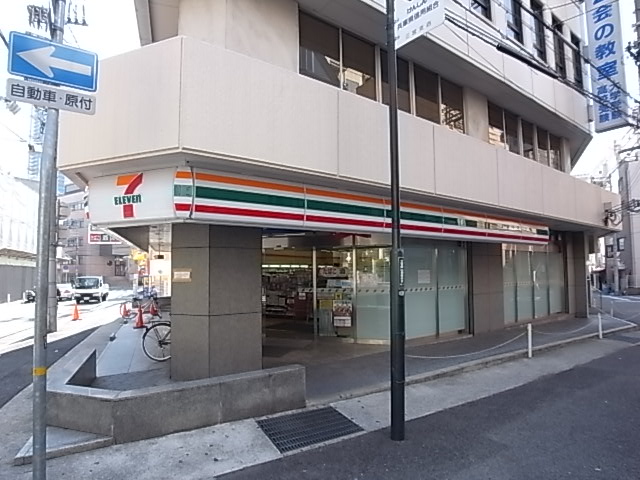 コンビニ　セブンイレブン（コンビニ）まで221m