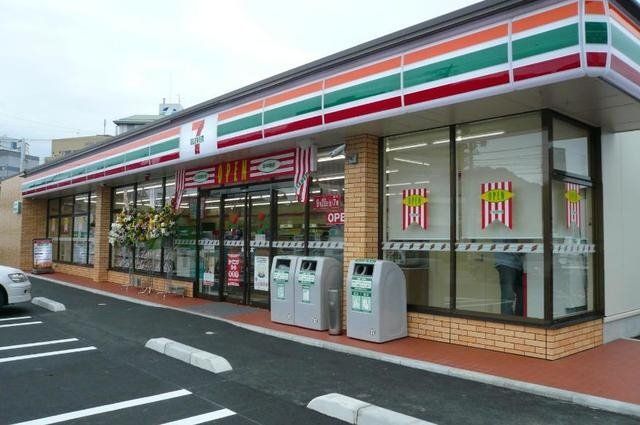 コンビニ　セブンイレブン（コンビニ）まで421m