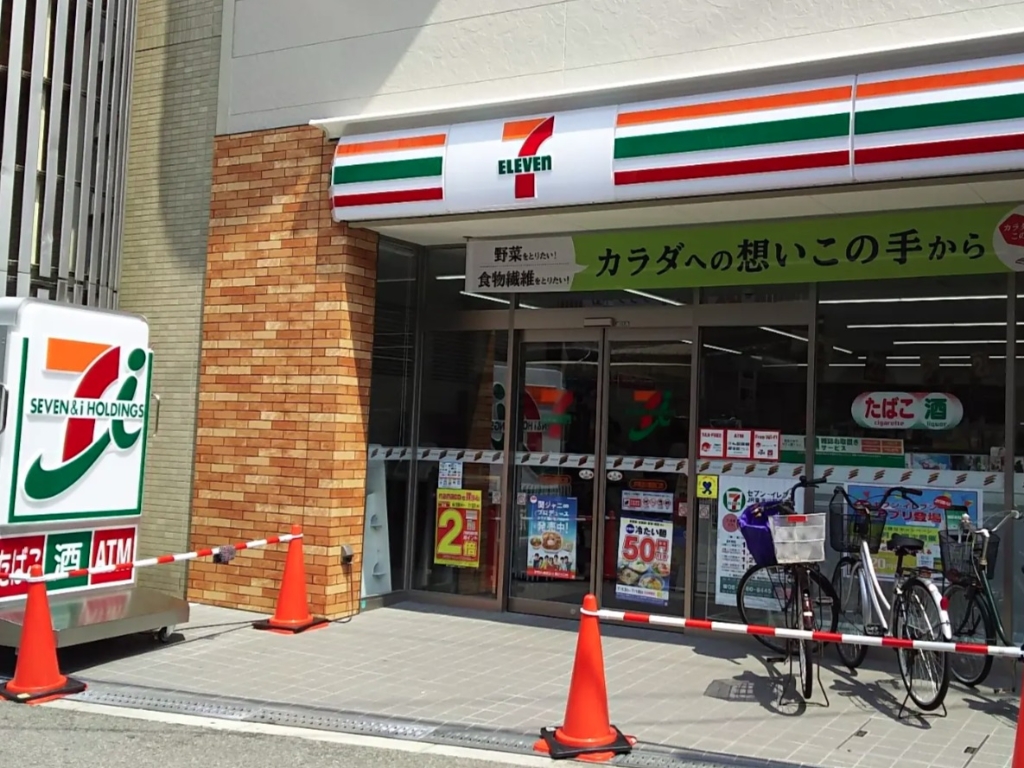 コンビニ　セブン-イレブン ＪＲ東淀川駅西口店（コンビニ）まで400m
