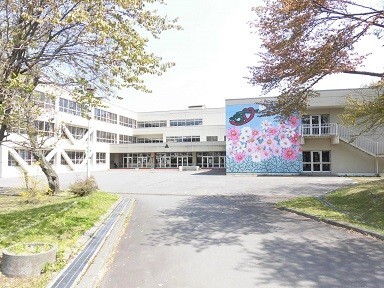 小学校　千歳市立北栄小学校（小学校）まで1041m