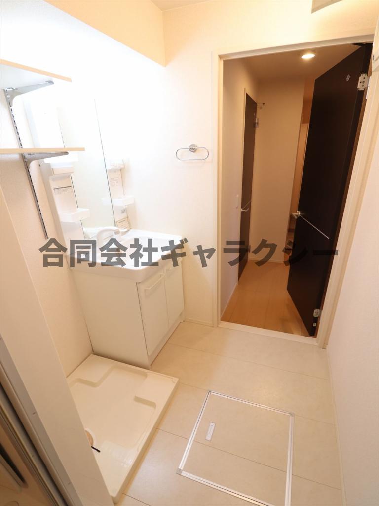 洗面設備　広々とした脱衣洗面所