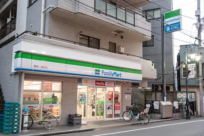 コンビニ　ファミリーマート 赤羽一番街店（コンビニ）まで350m