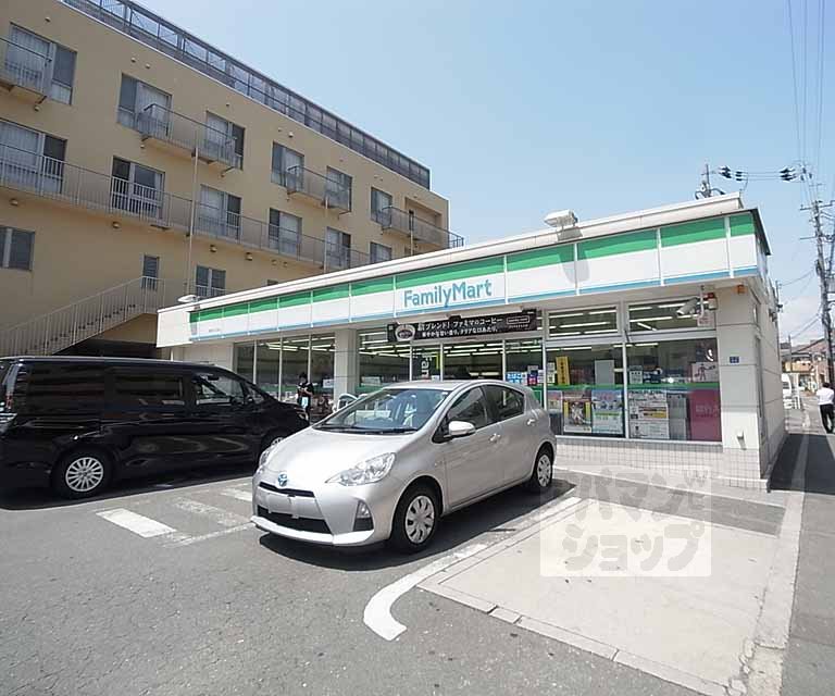 コンビニ　ファミリーマート長岡京久貝店（コンビニ）まで590m