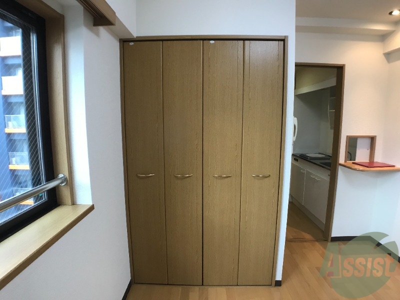 収納　クローゼットは両開き。中の広さはのちほどお楽しみに。