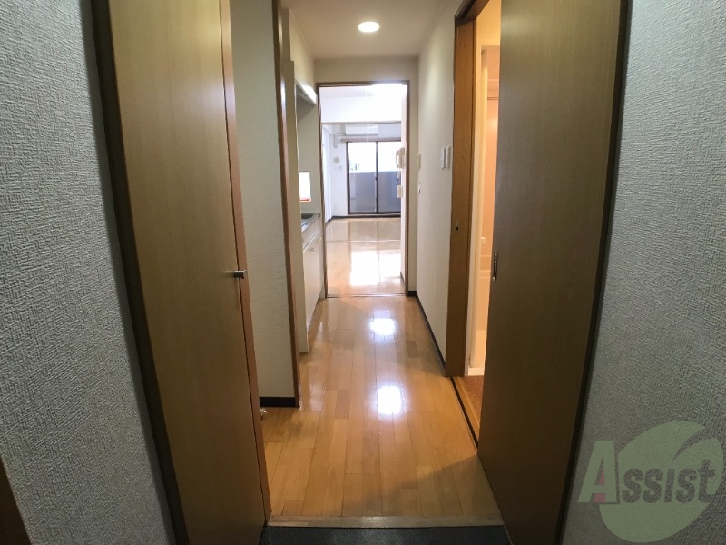 玄関　玄関からの眺めです。明るい室内で帰りたくなる部屋ですね。