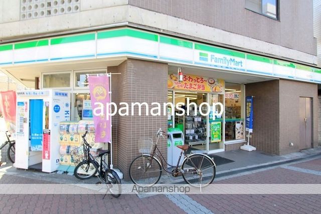 コンビニ　ファミリーマート（コンビニ）まで15m