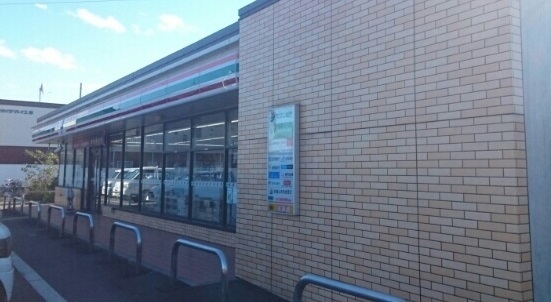 コンビニ　セブンイレブン朝霞宮戸4丁目店（コンビニ）まで300m