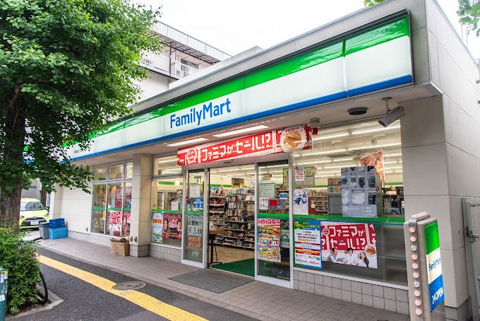 コンビニ　ファミリーマート 千駄木五丁目店（コンビニ）まで156m
