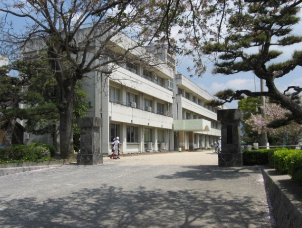 小学校　防府市立松崎小学校（小学校）まで532m