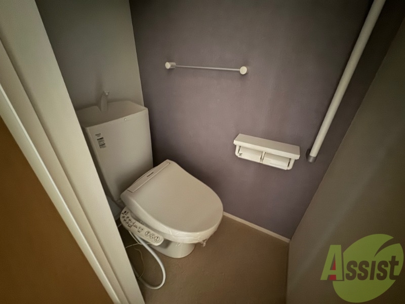 トイレ　トイレはウォシュレット機能付きです。安心して使用できますね。