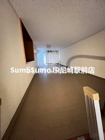 その他部屋・スペース　落ち着いた色調の寝室です