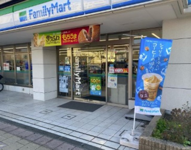 コンビニ　ファミリーマート板橋赤塚新町三丁目店（コンビニ）まで569m
