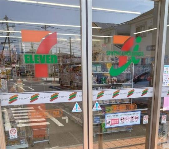 コンビニ　セブン－イレブン厚木岡田４丁目店（コンビニ）まで695m