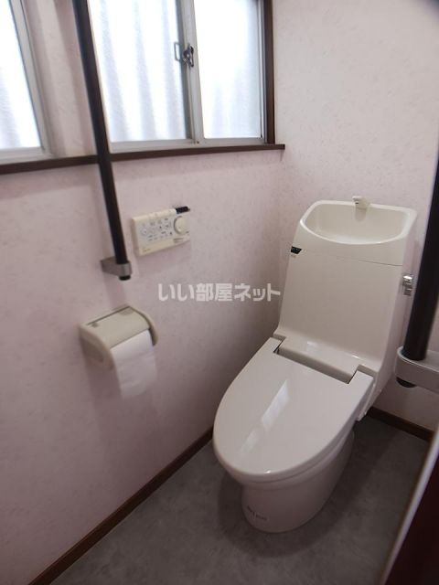 西神吉町大国戸建のトイレ写真