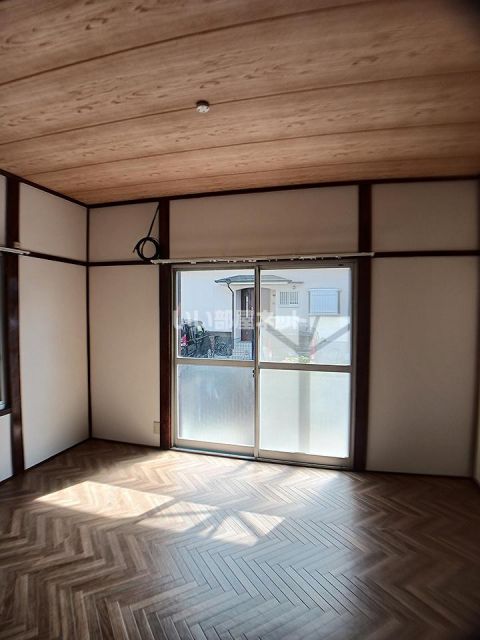 西神吉町大国戸建の居間写真