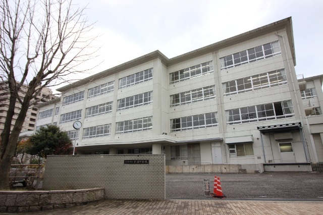 中学校　新潟市立宮浦中学校（中学校）まで1462m