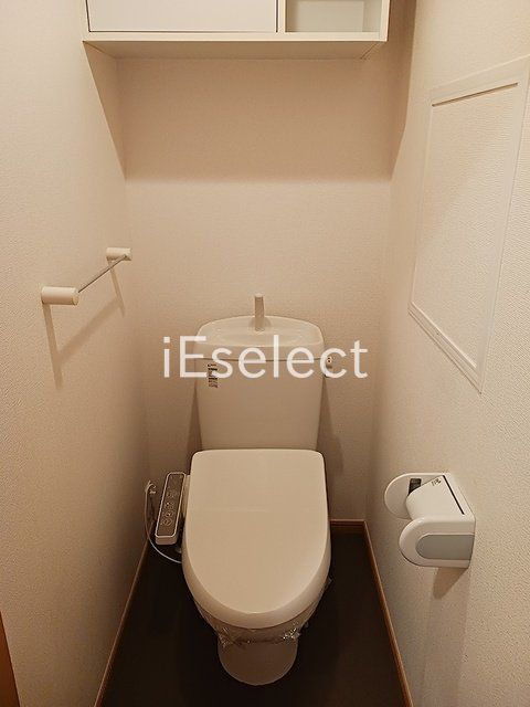 トイレ　温水洗浄便座付きのトイレです