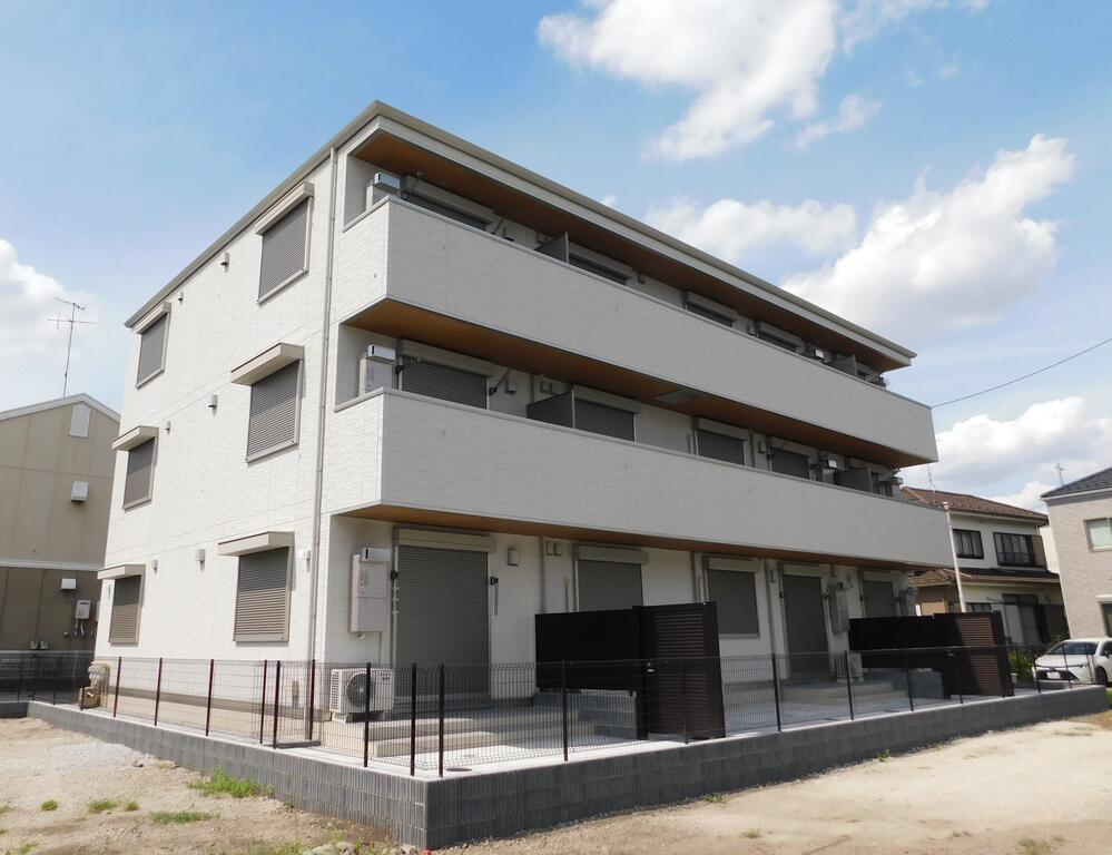 建物外観　1階角部屋、写真左手のお部屋です