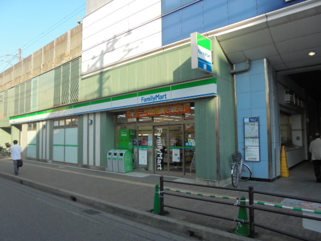コンビニ　ファミリーマート市川妙典駅店（コンビニ）まで822m