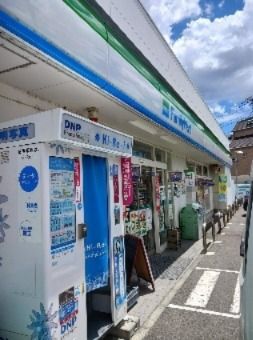 コンビニ　ファミリーマート世田谷中町店（コンビニ）まで414m
