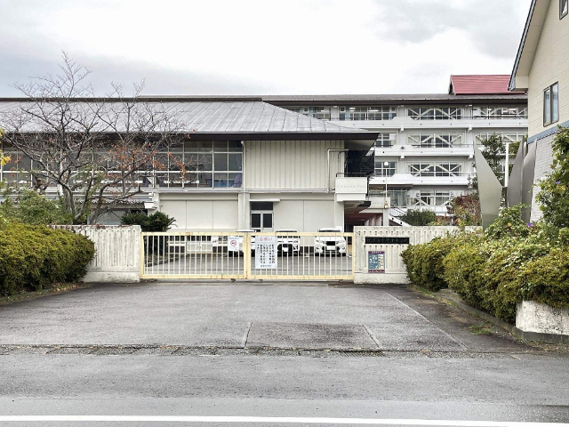 中学校　焼津市立焼津中学校（中学校）まで1035m
