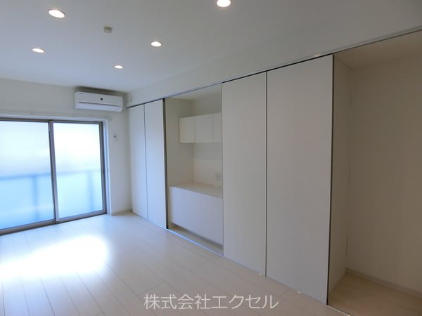 居室・リビング　8.3帖の洋室です。