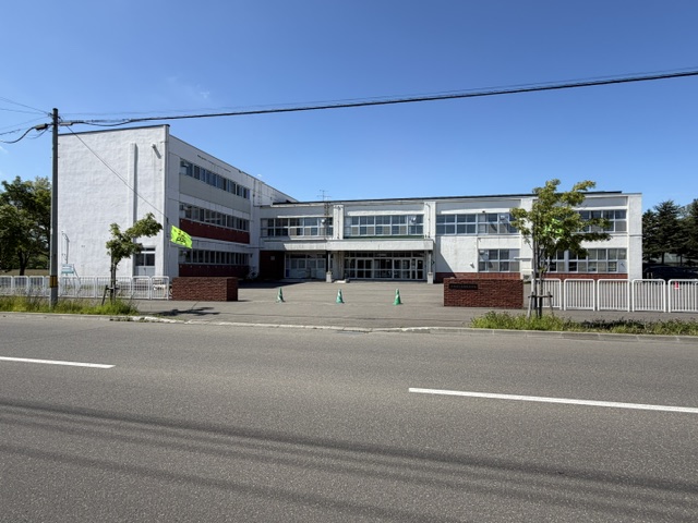 小学校　江別市立東野幌小学校（小学校）まで1216m