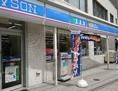 コンビニ　ローソン台東根岸店（コンビニ）まで412m
