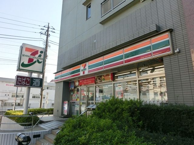 コンビニ　セブンイレブン（コンビニ）まで208m