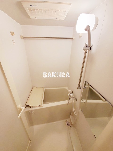 バス・シャワールーム　雨の日でも安心の浴室乾燥機付きです♪