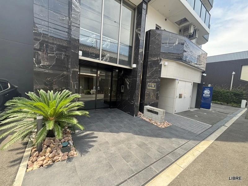 エントランス　建物への入口です！