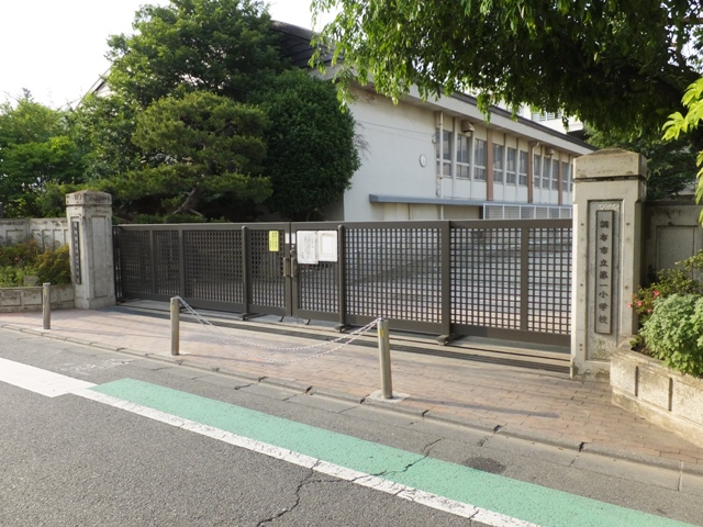 小学校　調布市立 第一小学校（小学校）まで575m