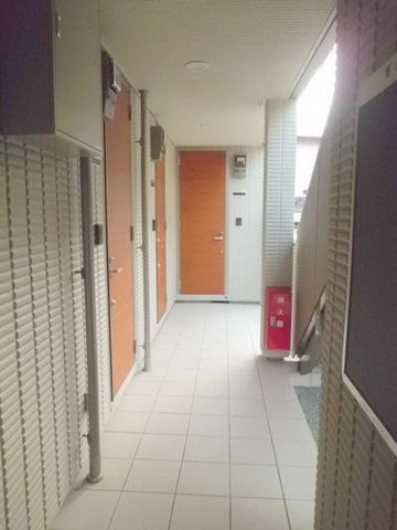 その他共有部分　綺麗でゆったりした共用廊下