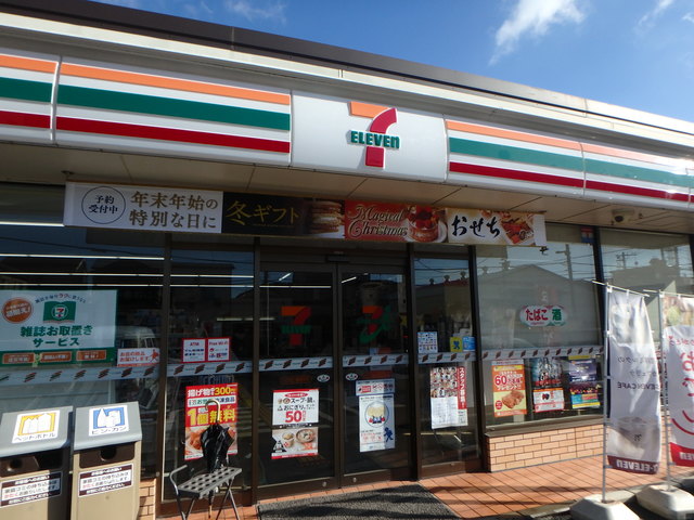コンビニ　セブンイレブン（コンビニ）まで358m