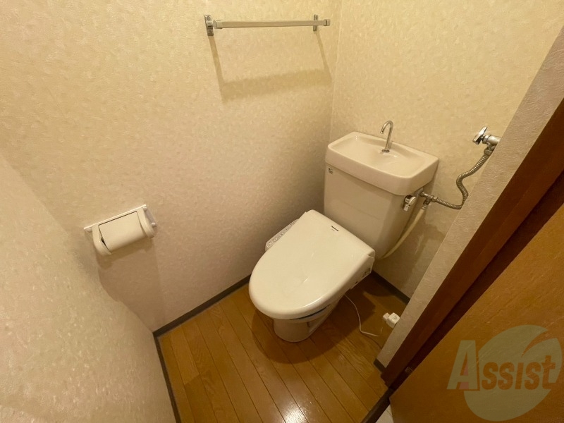 トイレ　こちらはトイレです。清潔感があり、安心して使用できます。