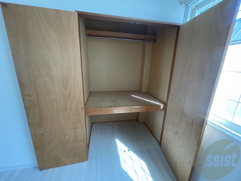 収納　収納を開けてみました。奥行きがありますね。