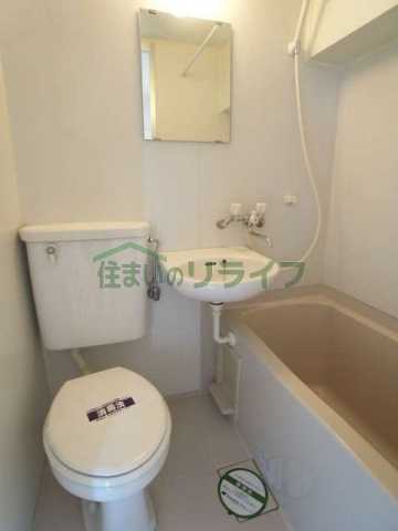 都営大江戸線 西新宿五丁目駅 徒歩5分 14階建 築42年のトイレ写真