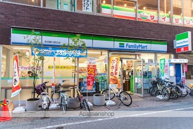 コンビニ　ファミリーマート鶴川駅西店（コンビニ）まで541m