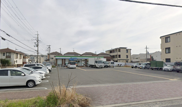 コンビニ　ファミリーマート茨木沢良宜浜店（コンビニ）まで251m