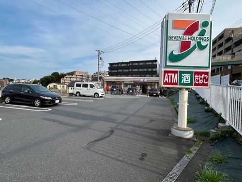 コンビニ　セブンイレブン 横浜松見町3丁目店（コンビニ）まで387m